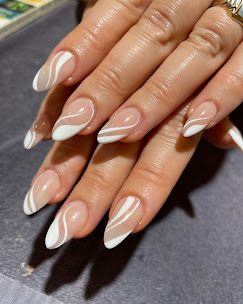Nude nails with white swirl design